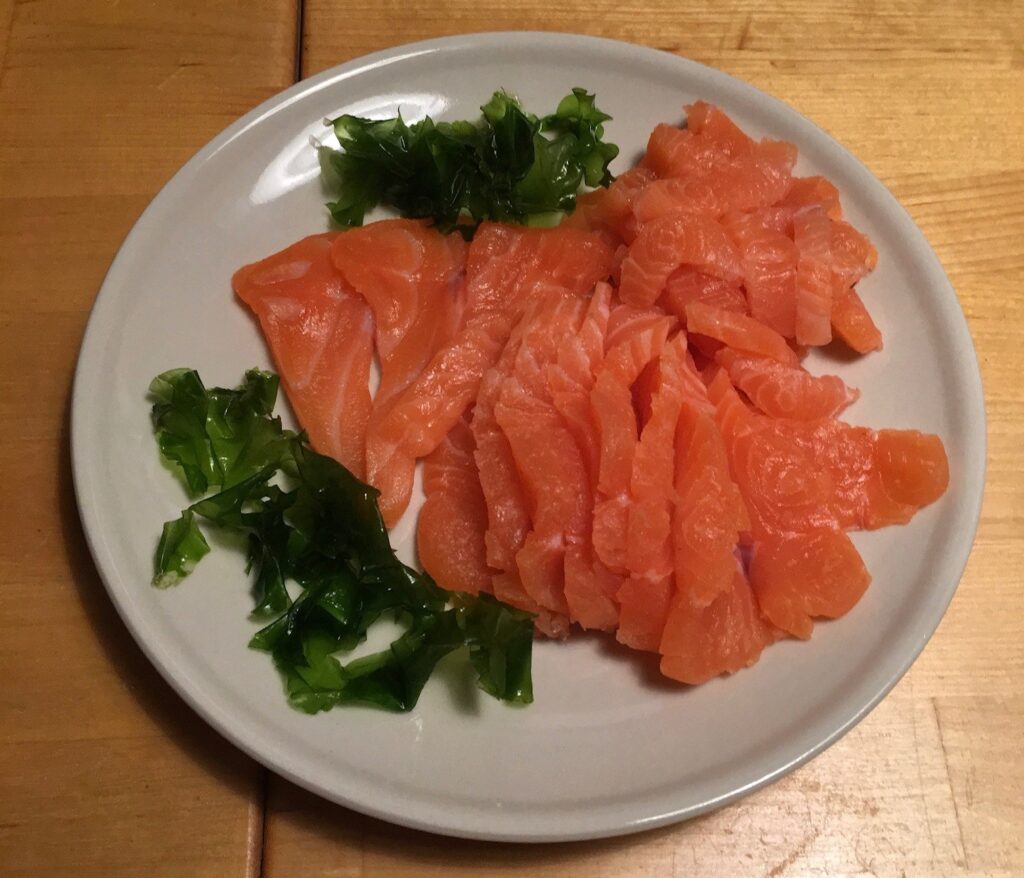 Sashimi med havsalat